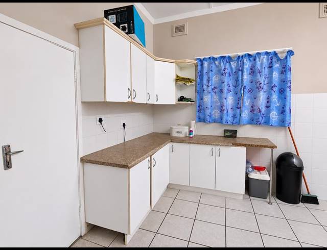 2 BEDROOM APARTMENT FOR SALE IN MARGATE BEACH